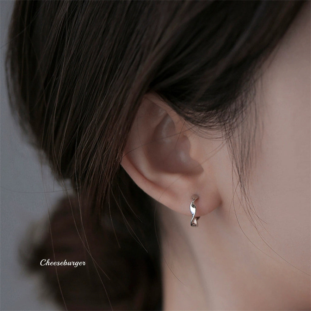 Wavy Twisted Stud Earrings